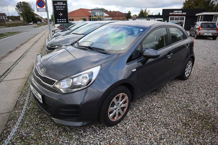 Blå Kia Rio fra 2015