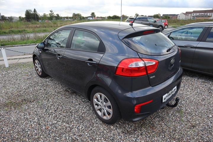 Blå Kia Rio fra 2015