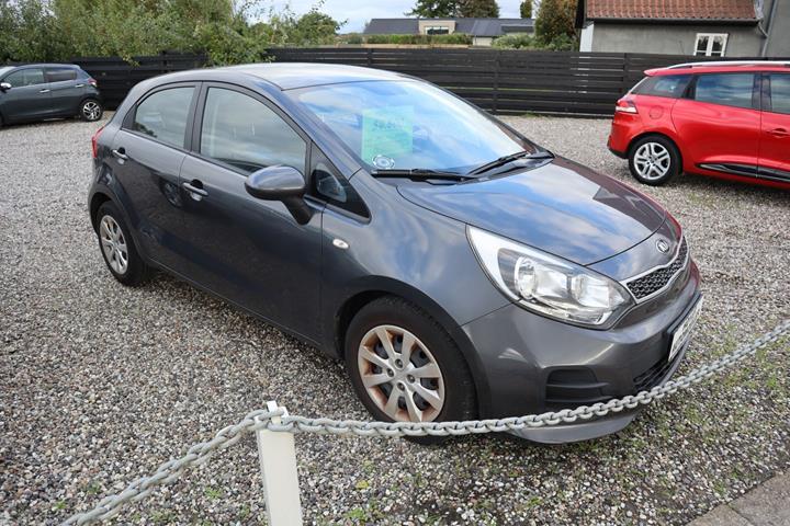 Blå Kia Rio fra 2015