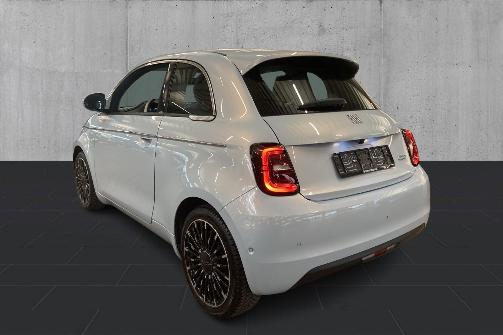 Blå Fiat 500e fra 2023