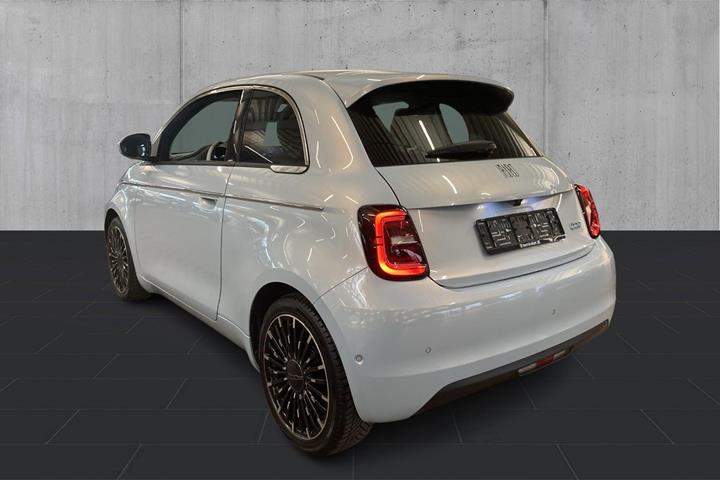 Blå Fiat 500e fra 2023