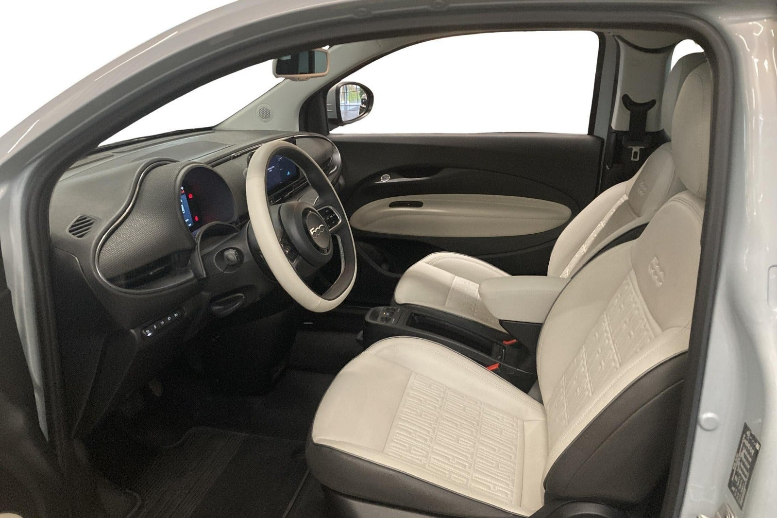 Blå Fiat 500e fra 2023