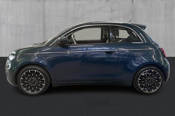 Blå Fiat 500e fra 2023