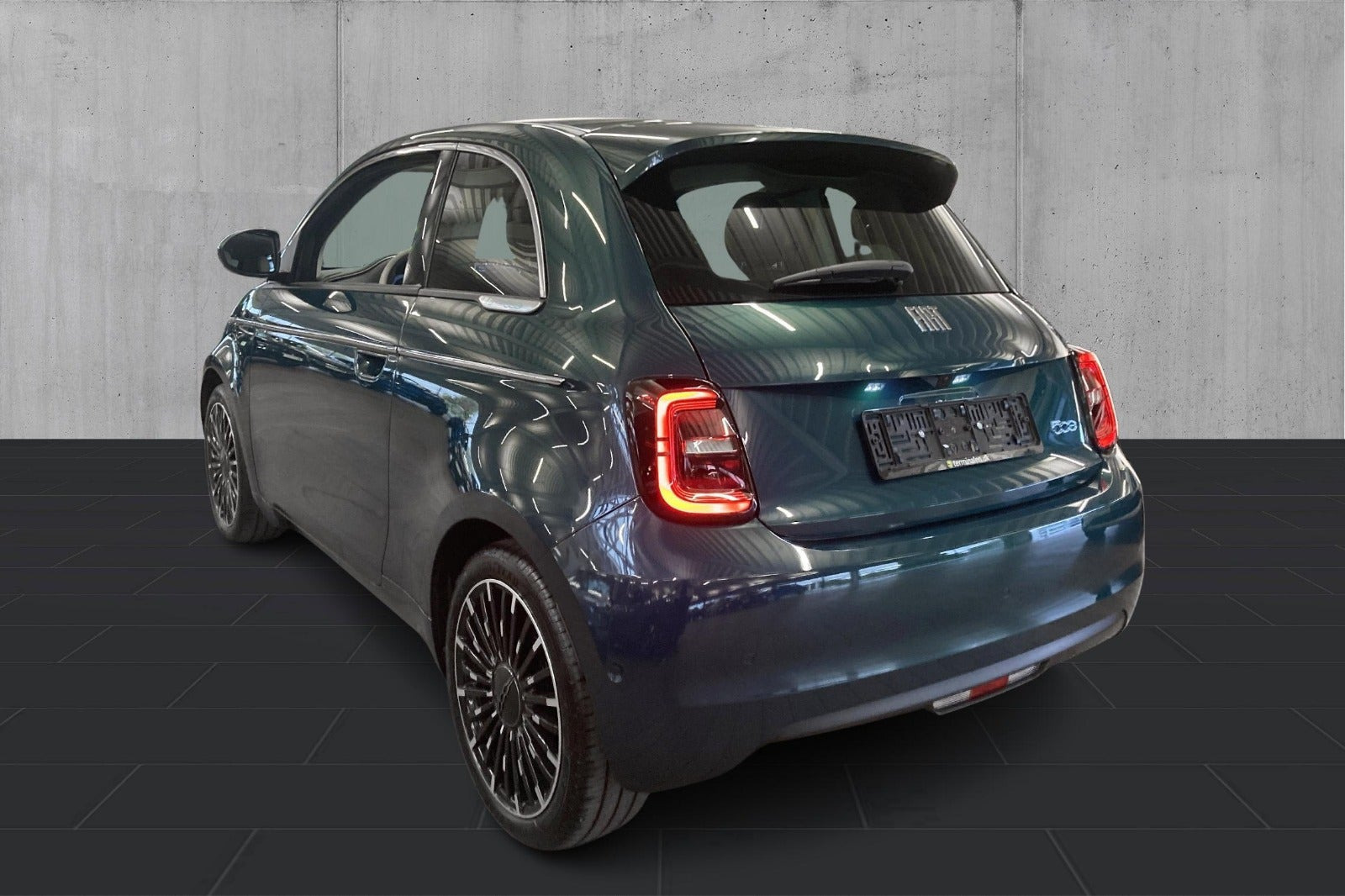 Blå Fiat 500e fra 2023