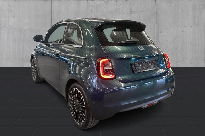 Blå Fiat 500e fra 2023