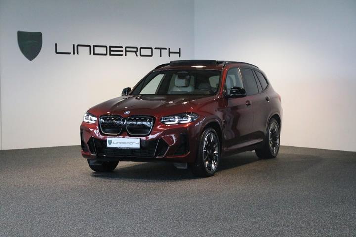 Rød BMW iX3 fra 2023
