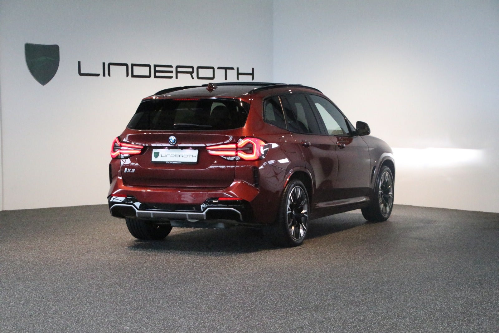 Rød BMW iX3 fra 2023