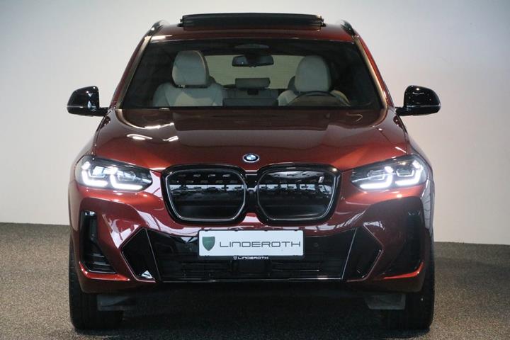 Rød BMW iX3 fra 2023