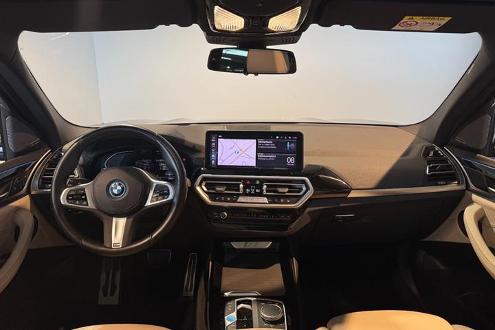 Rød BMW iX3 fra 2023