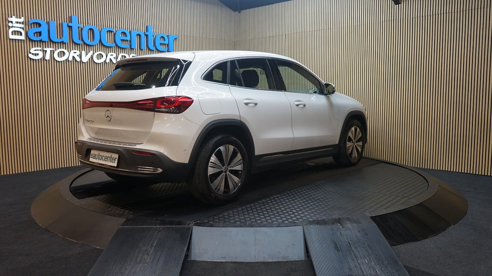 Hvid Mercedes EQA250+ fra 2024