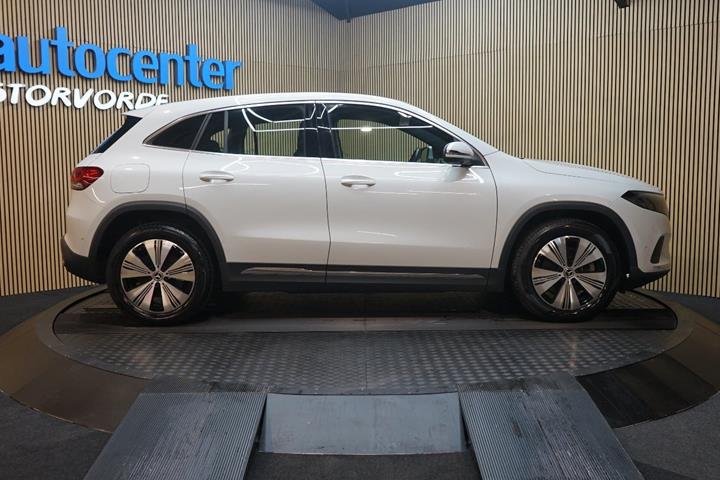 Hvid Mercedes EQA250+ fra 2024