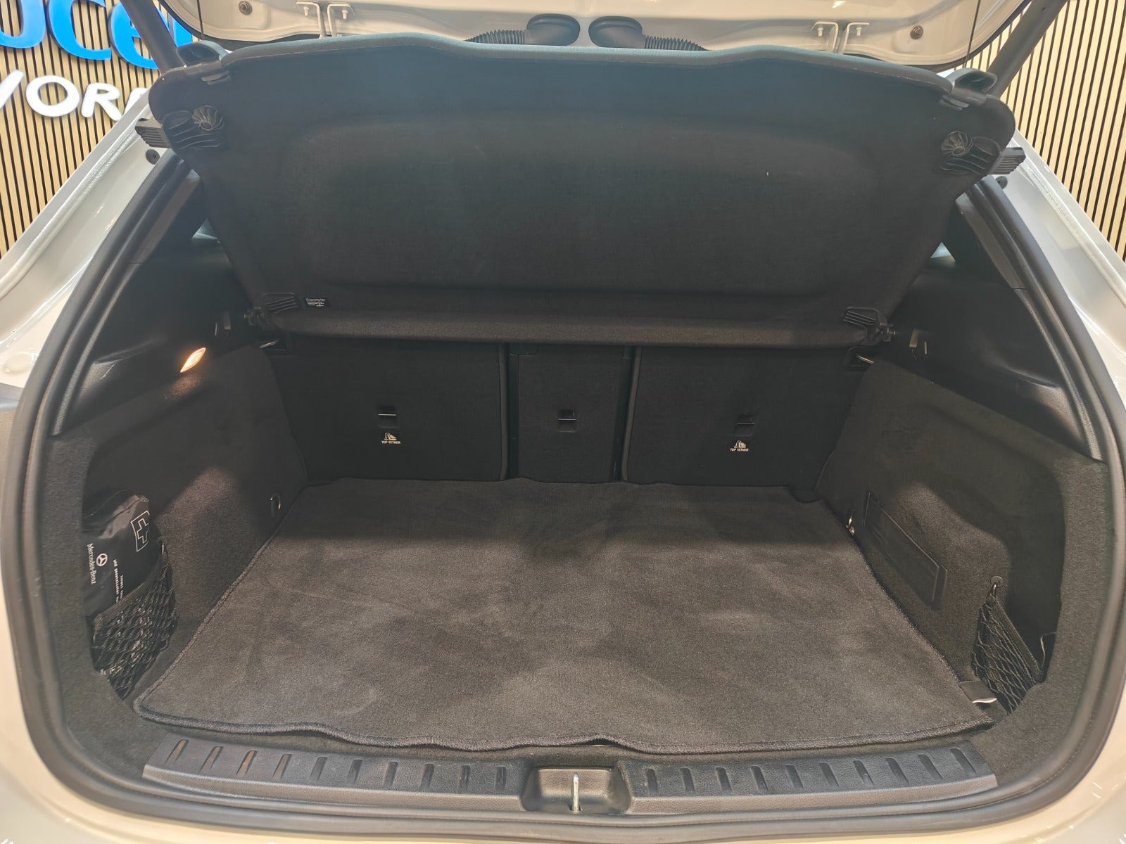 Hvid Mercedes EQA250+ fra 2024