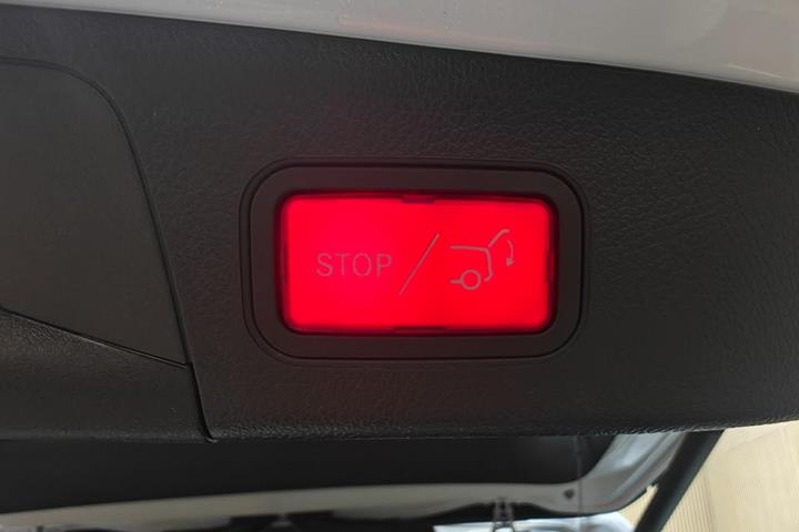 Hvid Mercedes EQA250+ fra 2024