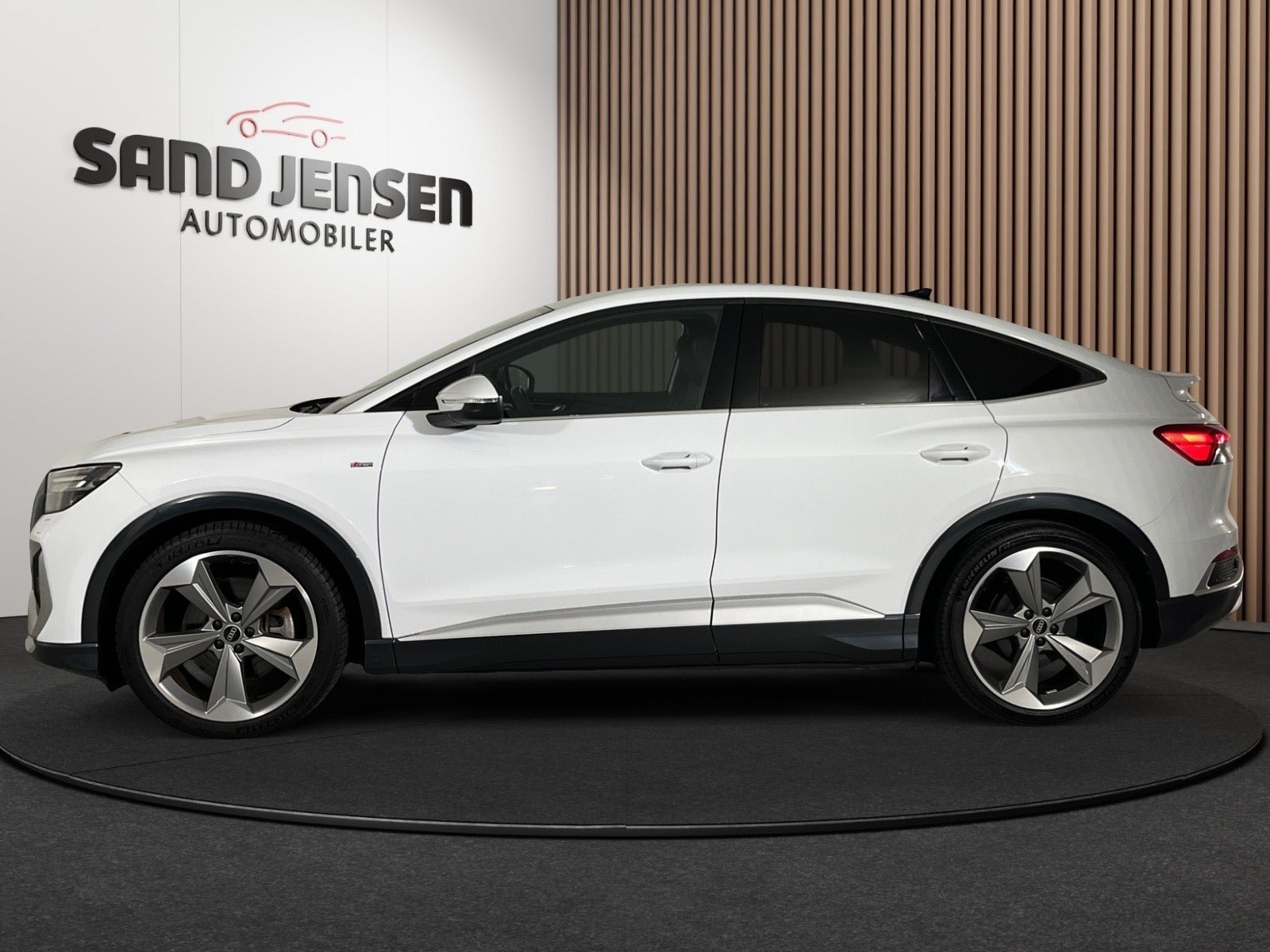 Hvid Audi Q4 e-tron fra 2022