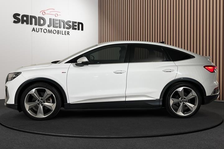 Hvid Audi Q4 e-tron fra 2022