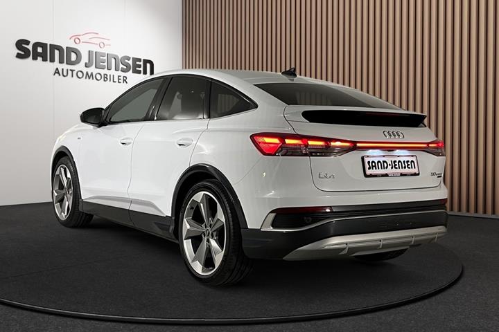 Hvid Audi Q4 e-tron fra 2022