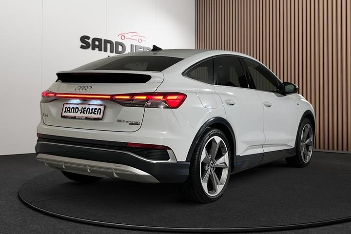 Hvid Audi Q4 e-tron fra 2022