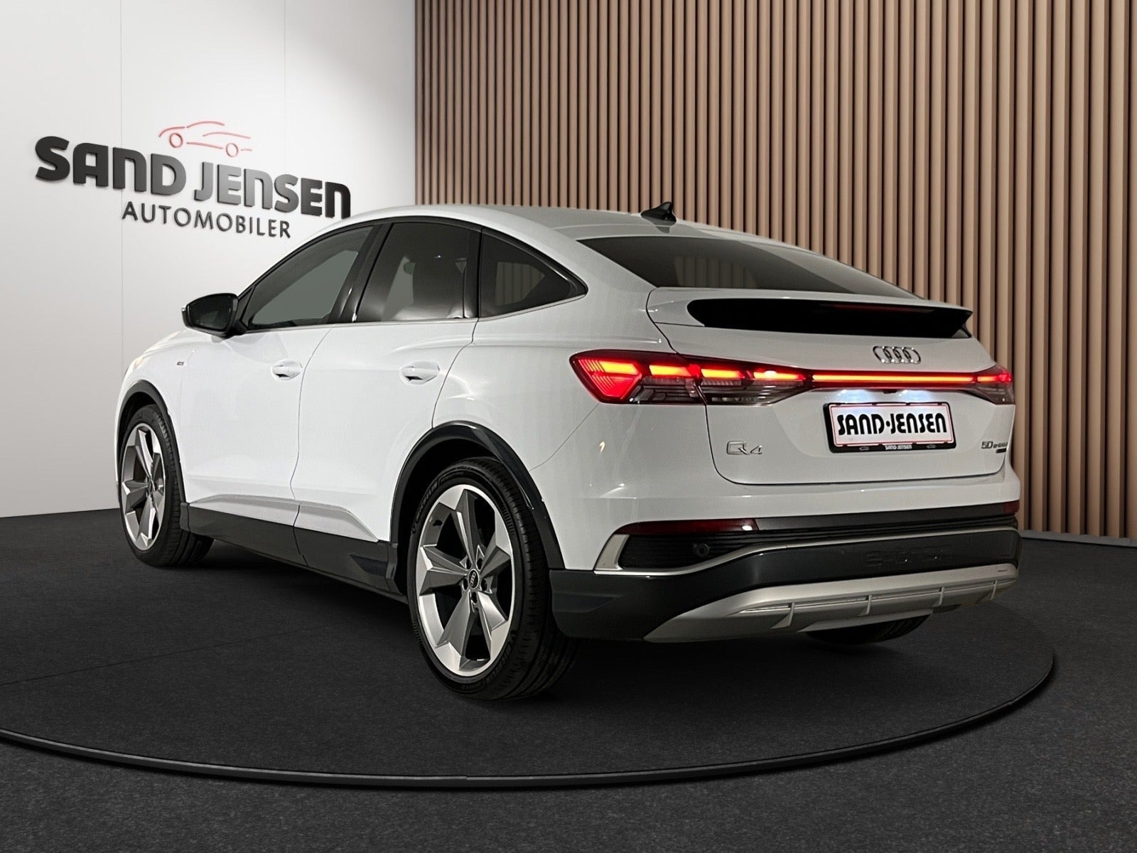 Hvid Audi Q4 e-tron fra 2022
