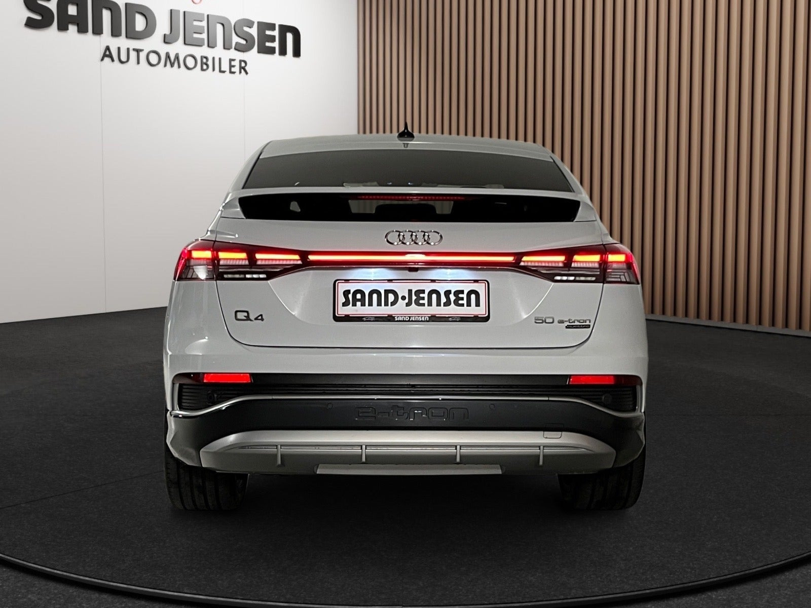 Hvid Audi Q4 e-tron fra 2022