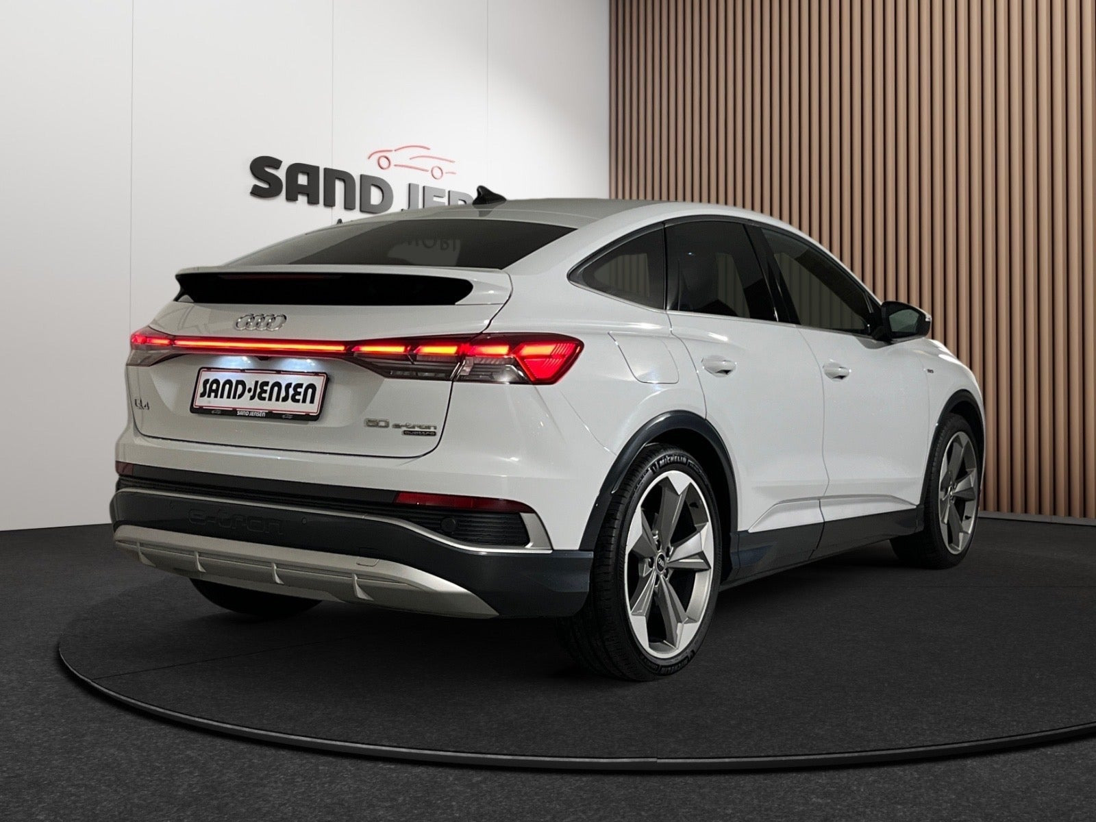 Hvid Audi Q4 e-tron fra 2022