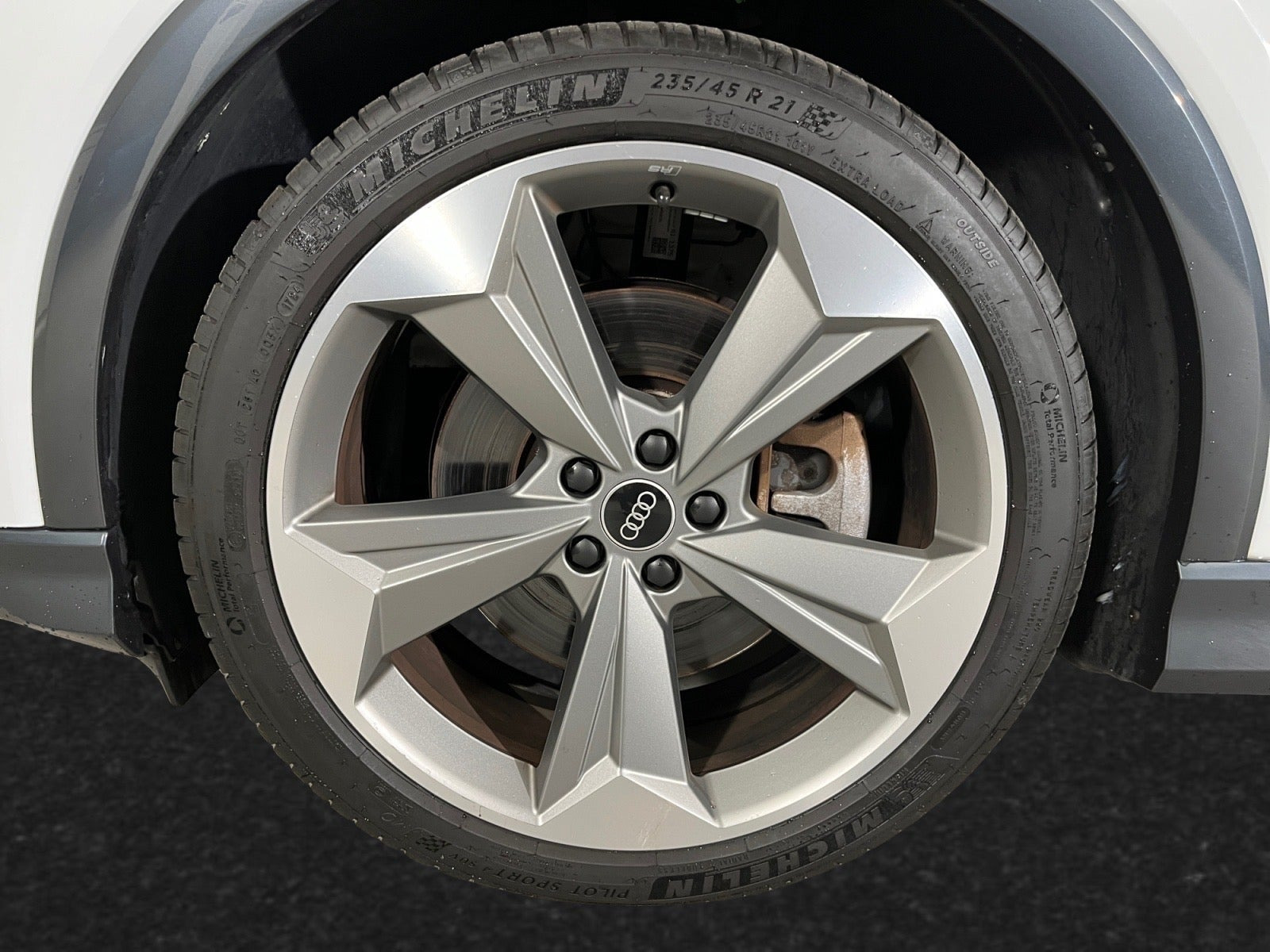 Hvid Audi Q4 e-tron fra 2022