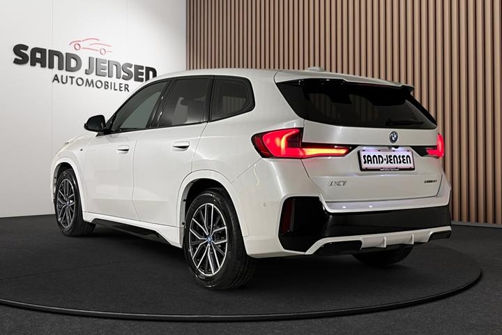 Hvid BMW iX1 fra 2024