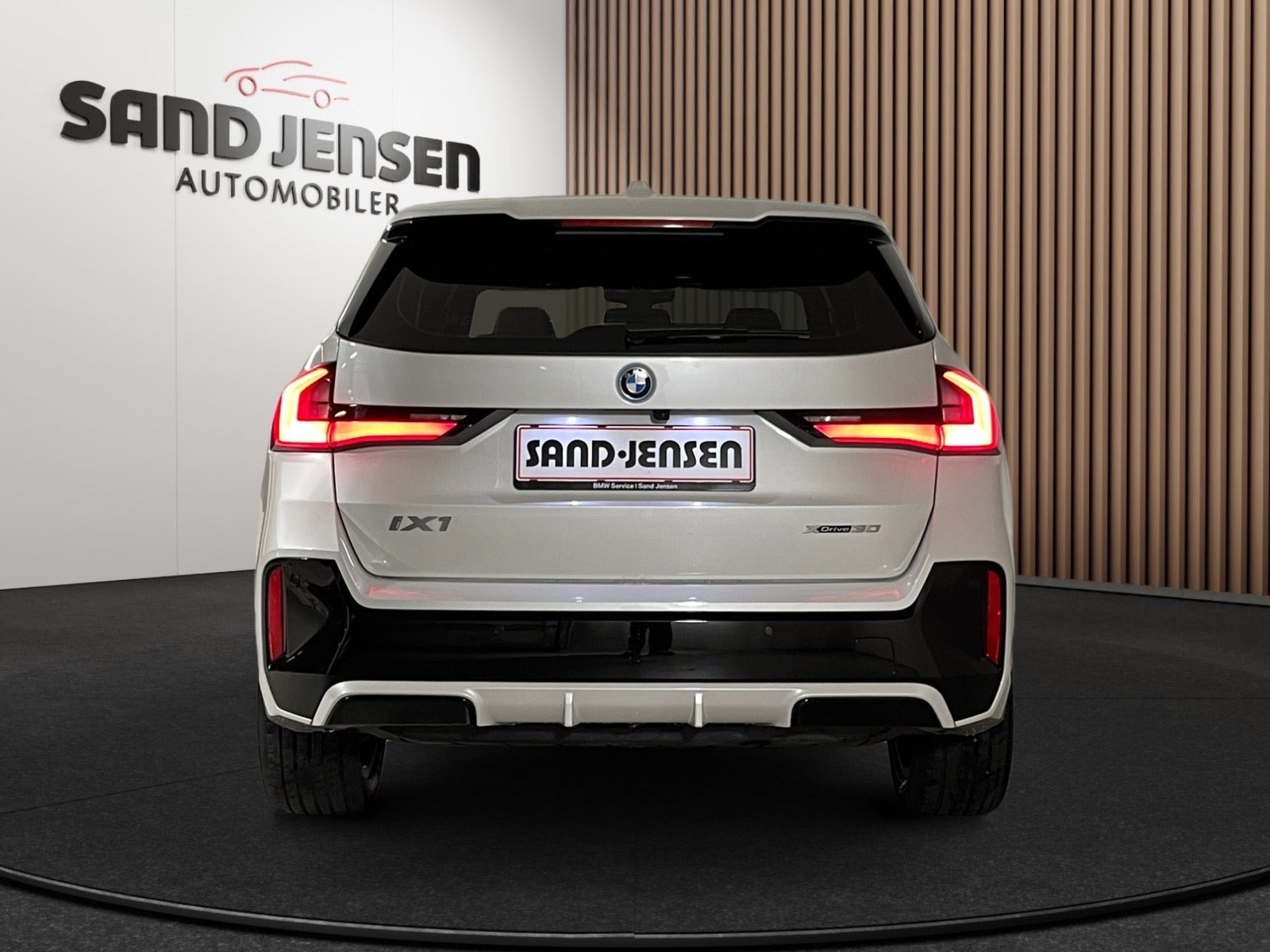 Hvid BMW iX1 fra 2024