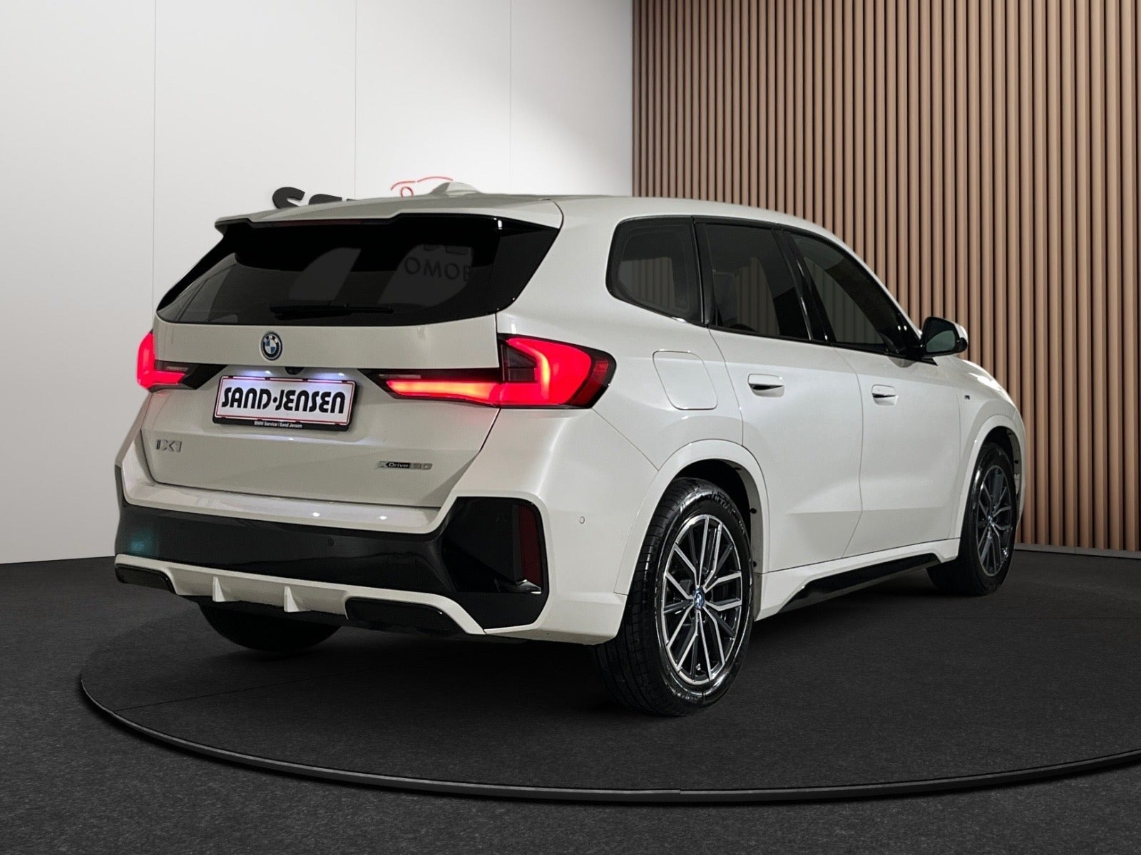 Hvid BMW iX1 fra 2024