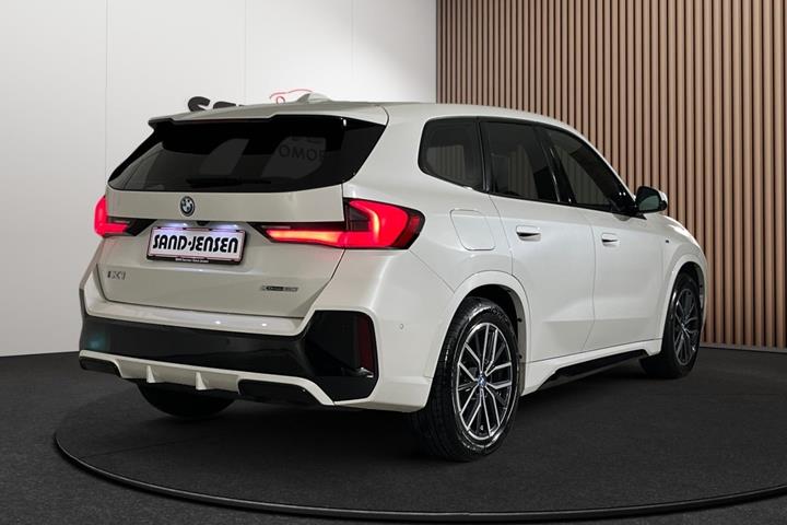 Hvid BMW iX1 fra 2024