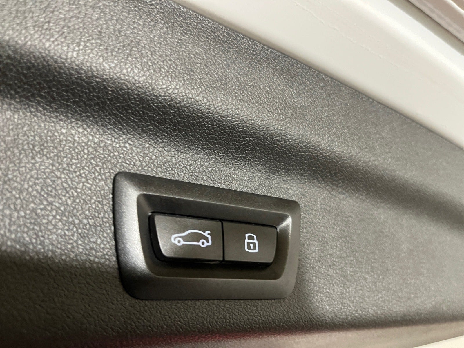 Hvid BMW iX1 fra 2024