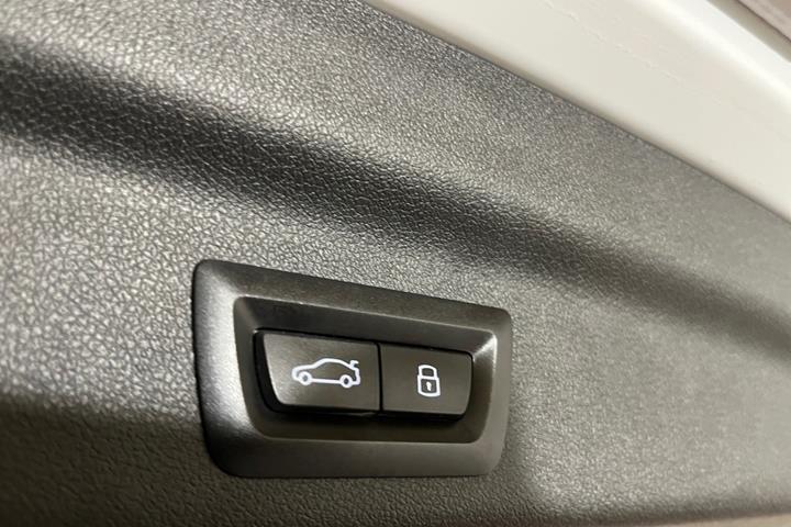 Hvid BMW iX1 fra 2024