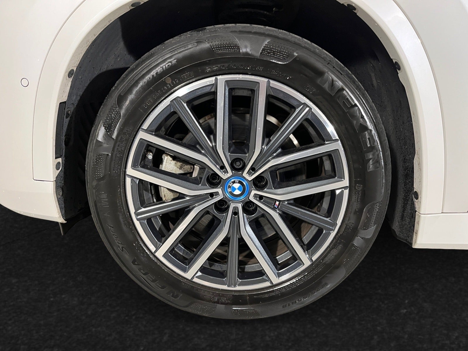 Hvid BMW iX1 fra 2024