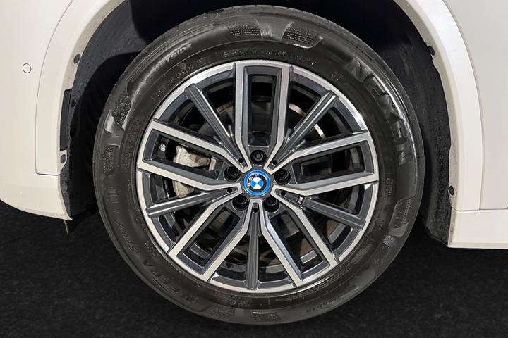 Hvid BMW iX1 fra 2024