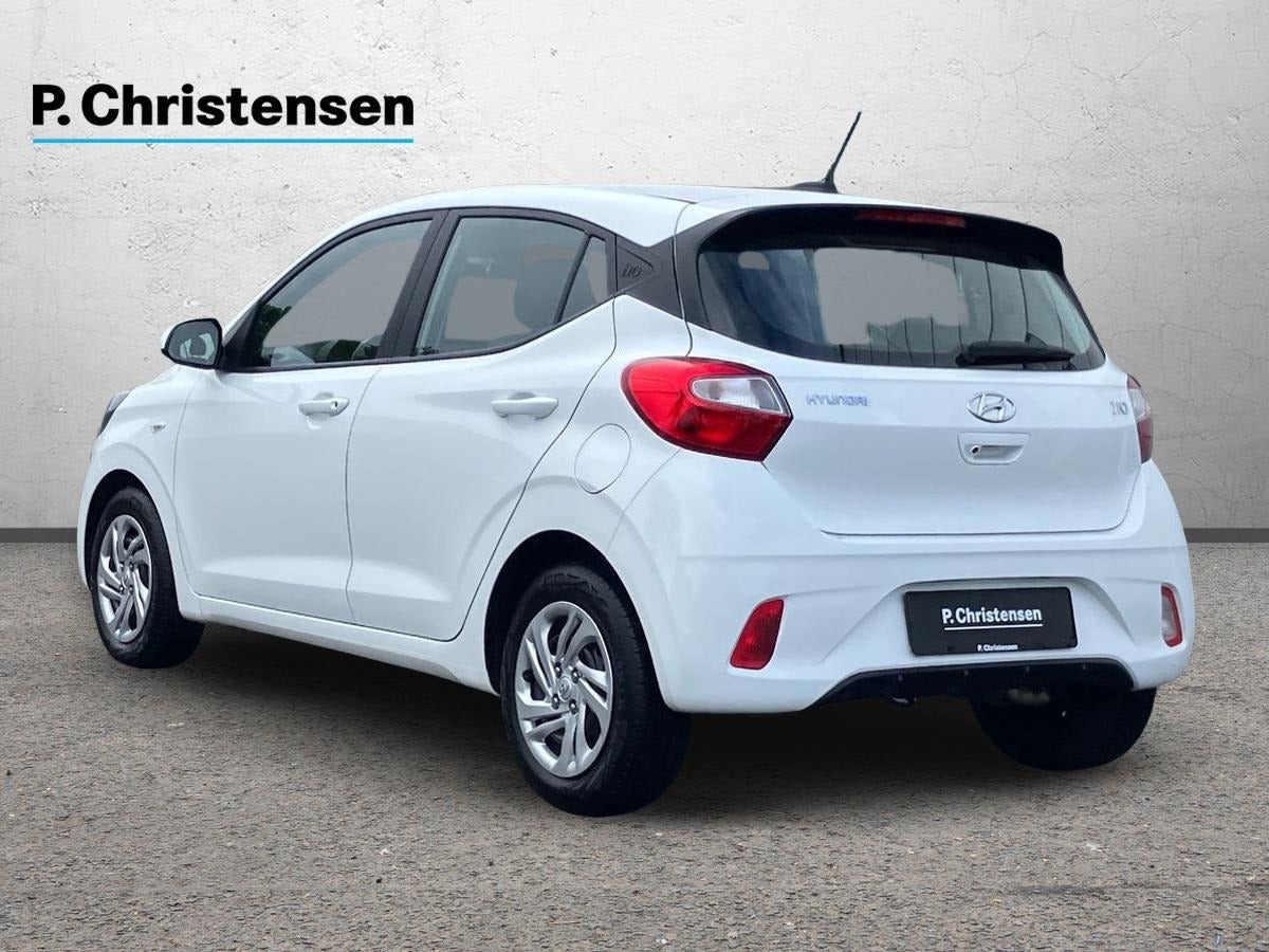 Hvid Hyundai i10 fra 2022