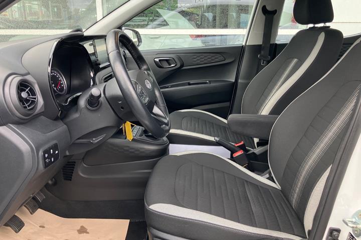 Hvid Hyundai i10 fra 2022