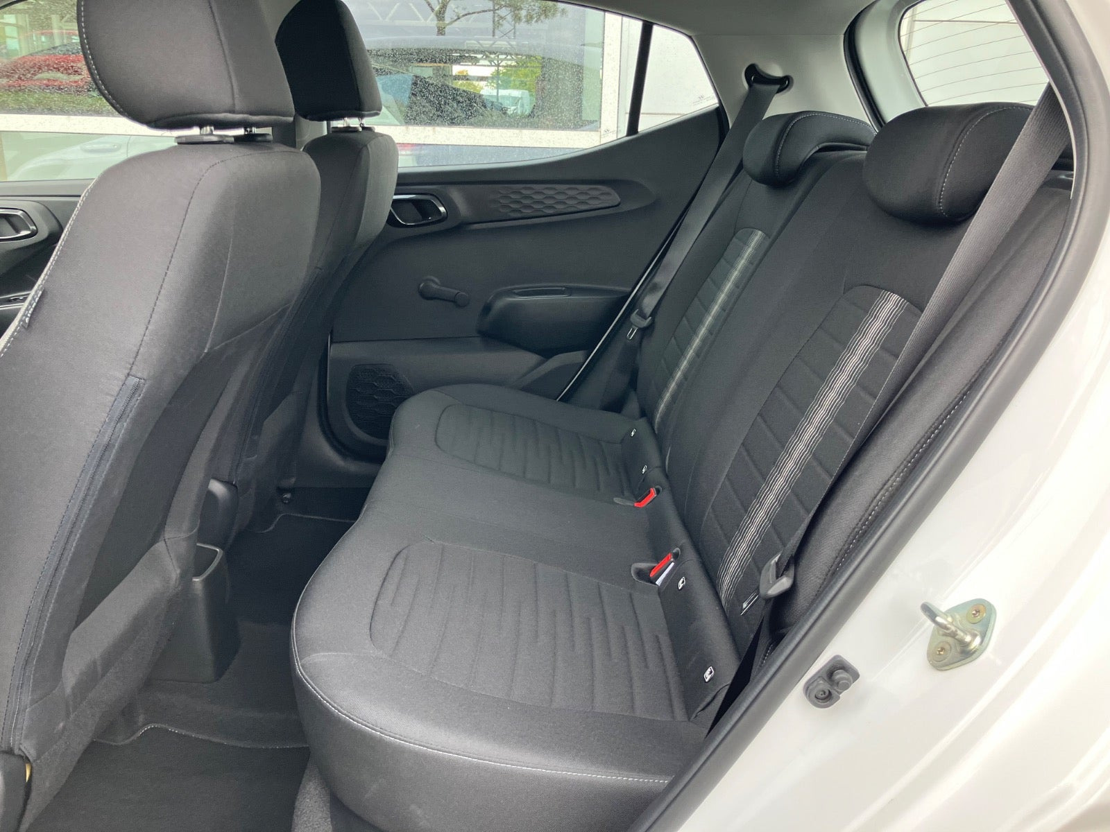 Hvid Hyundai i10 fra 2022