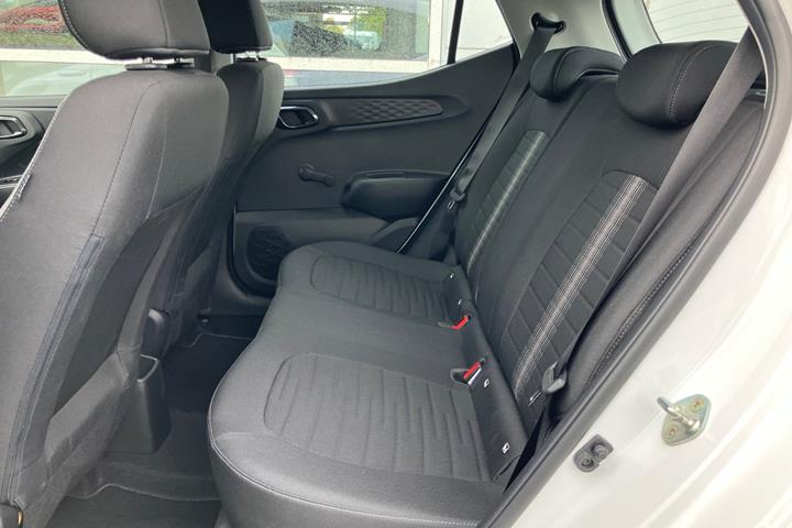 Hvid Hyundai i10 fra 2022