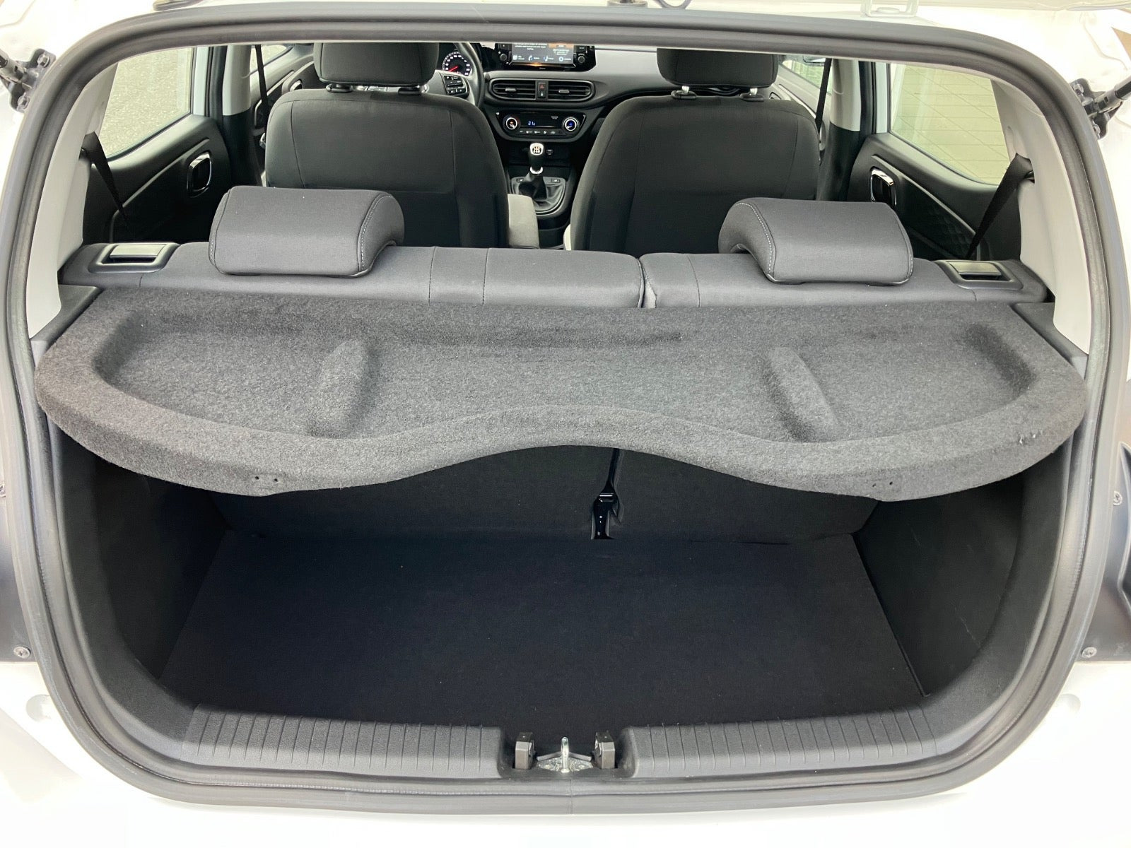 Hvid Hyundai i10 fra 2022