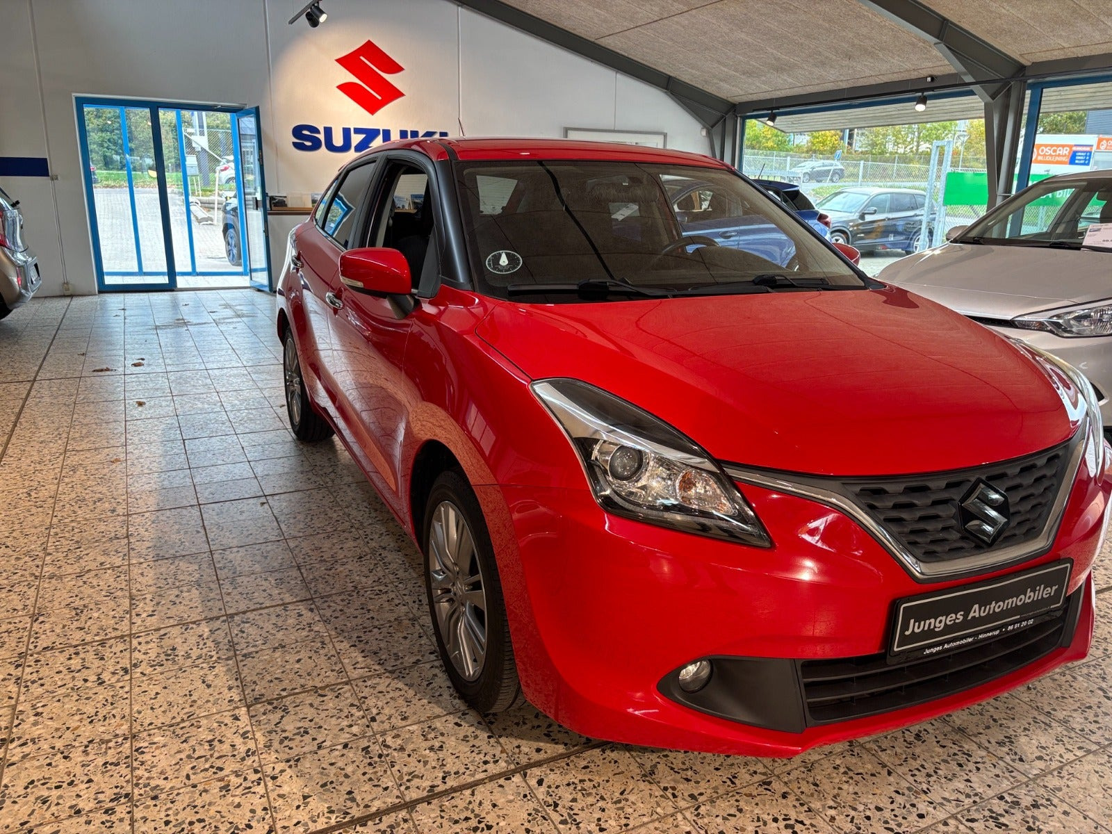 Rød Suzuki Baleno fra 2019