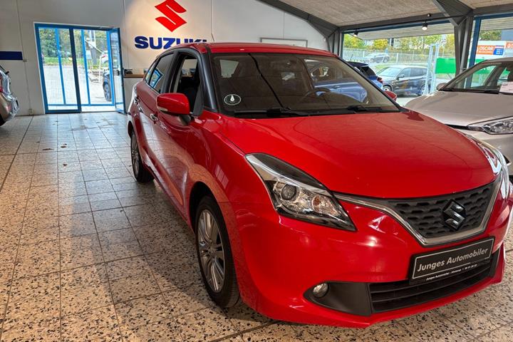 Rød Suzuki Baleno fra 2019