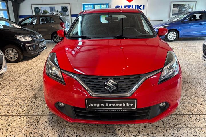 Rød Suzuki Baleno fra 2019