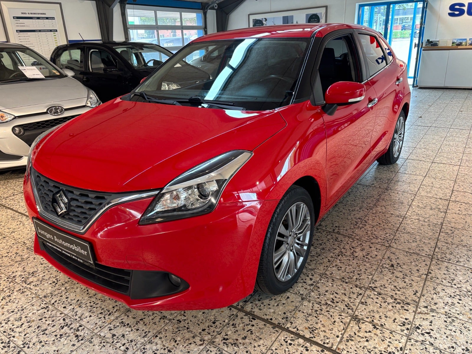 Rød Suzuki Baleno fra 2019