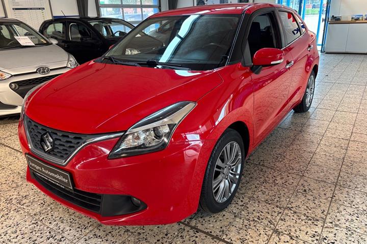 Rød Suzuki Baleno fra 2019