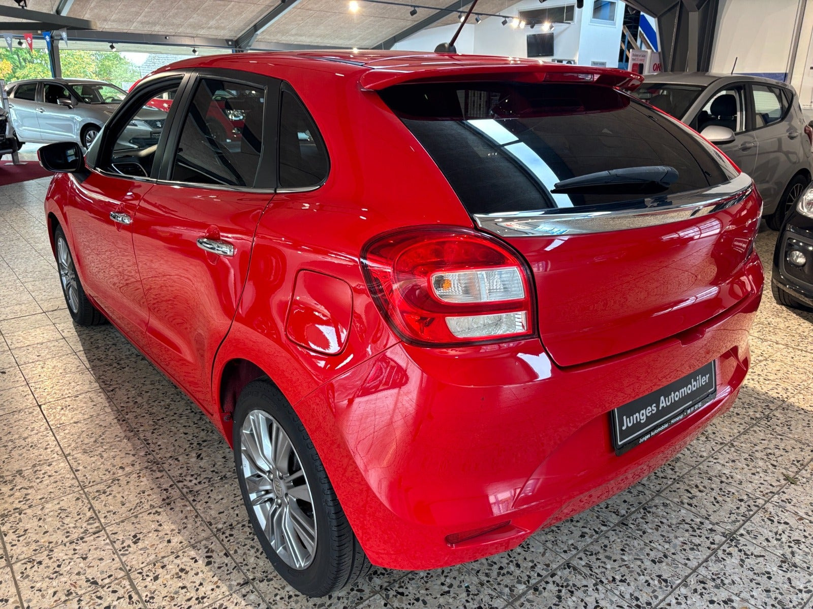 Rød Suzuki Baleno fra 2019