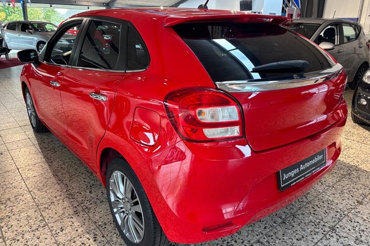 Rød Suzuki Baleno fra 2019