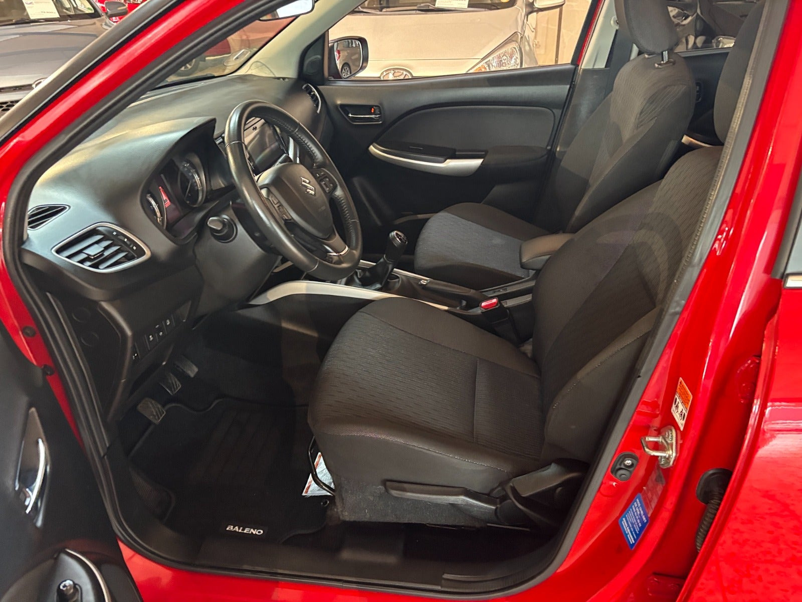 Rød Suzuki Baleno fra 2019