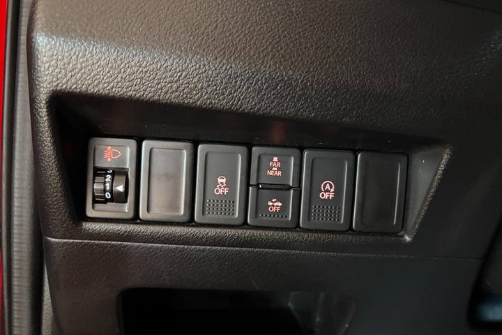 Rød Suzuki Baleno fra 2019