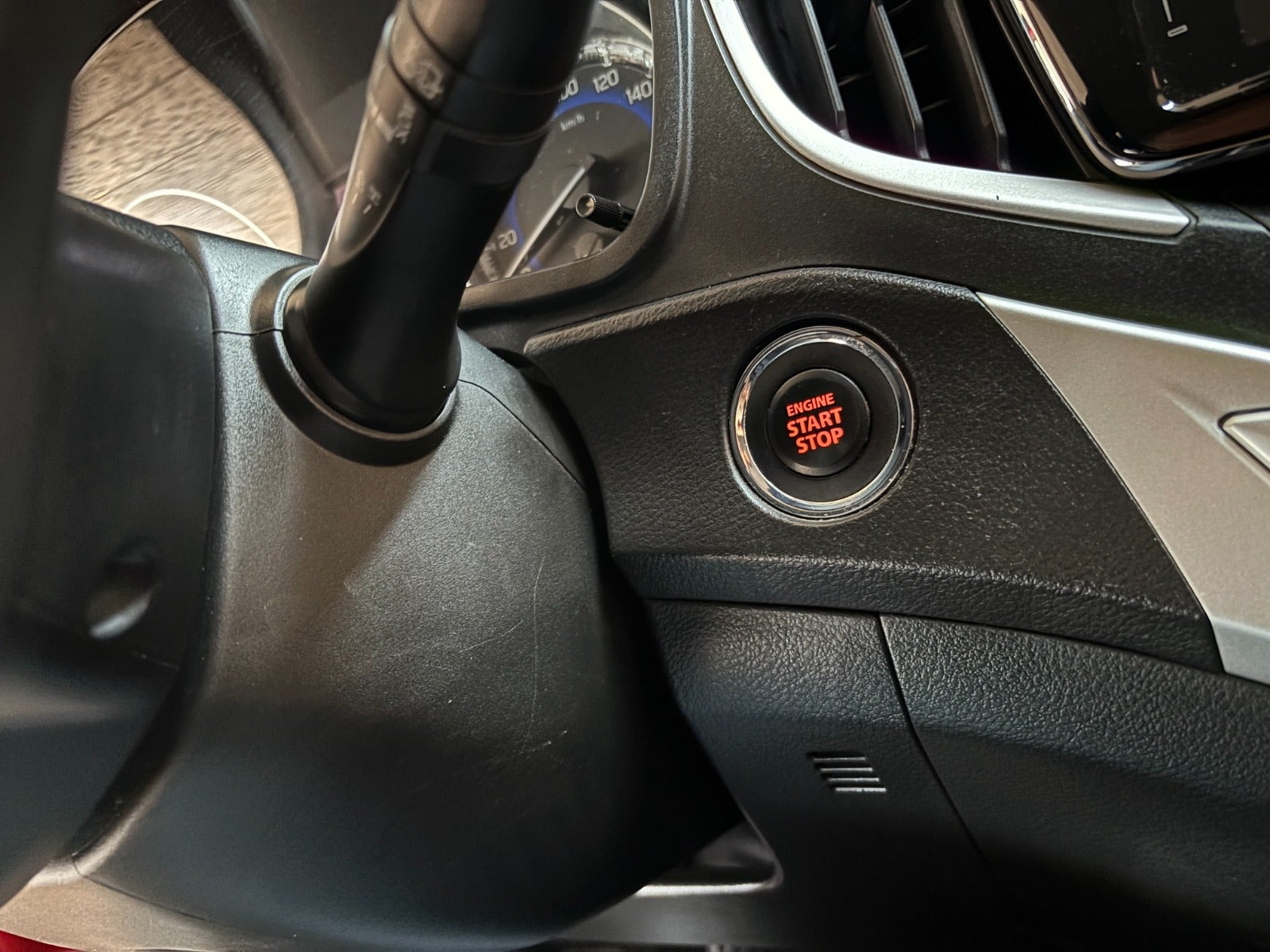 Rød Suzuki Baleno fra 2019