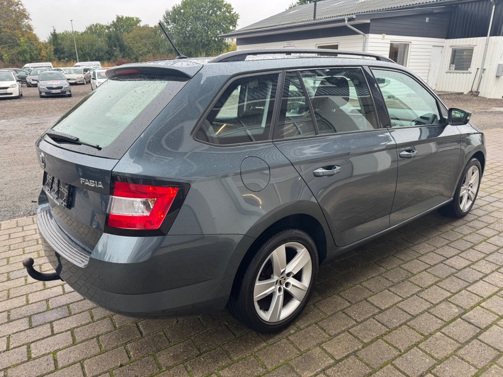 Grå Skoda Fabia fra 2017