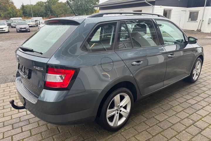 Grå Skoda Fabia fra 2017